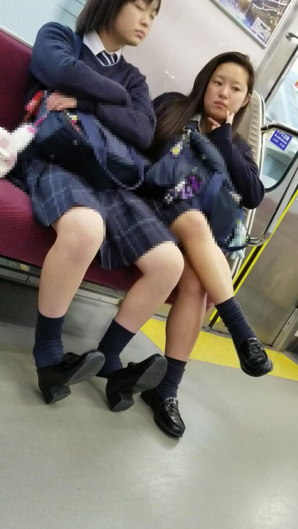 電車内での女子校生の日常vol008 (1)