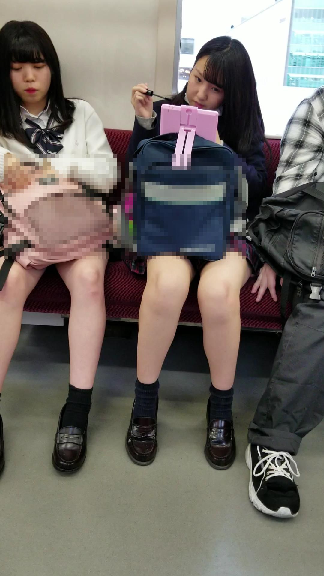 電車内での女子校生の日常vol026 (2)