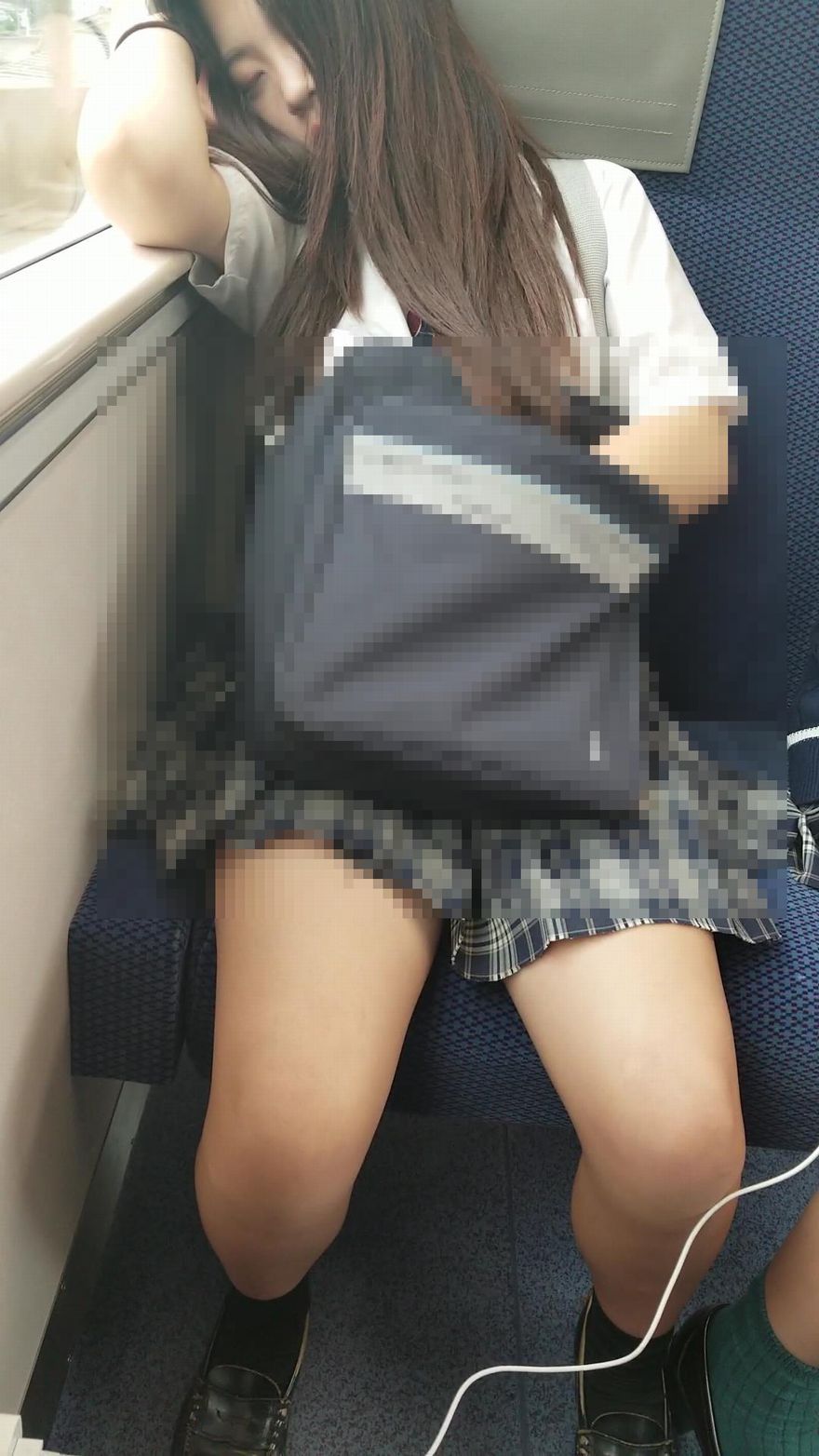 電車内での女子校生の日常vol013 (2)