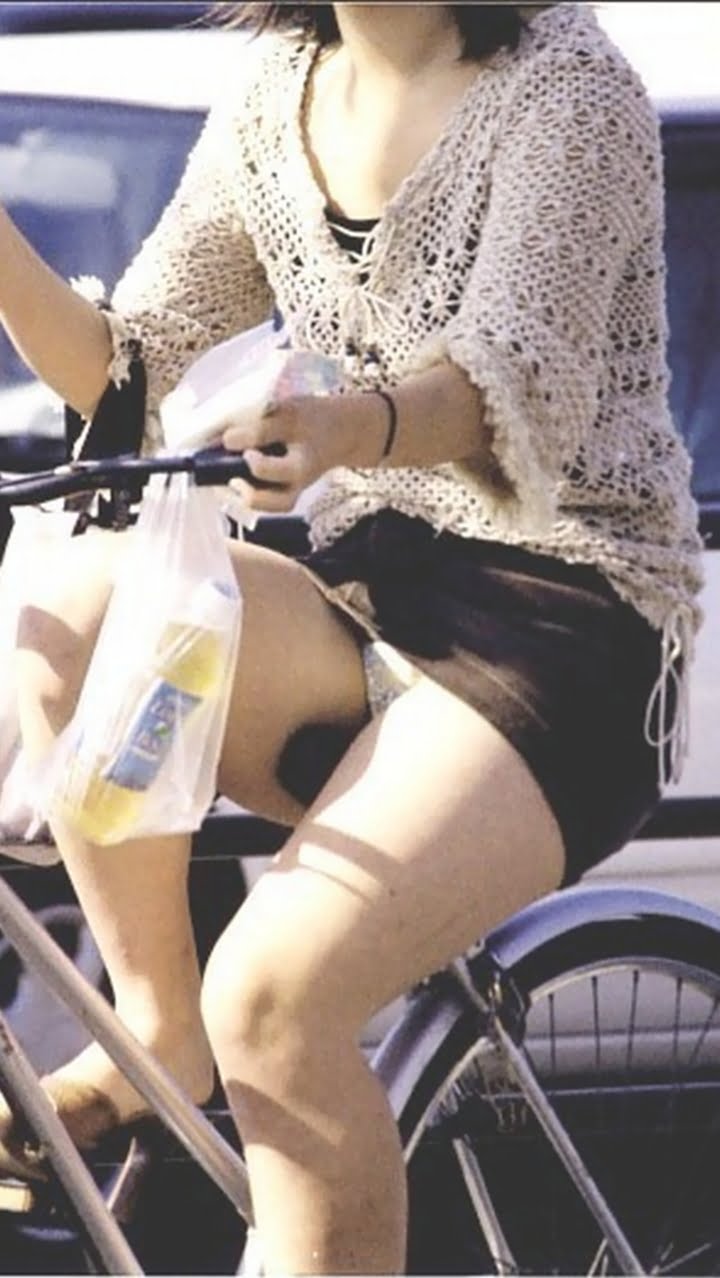 自転車乗ってる女の子のパンティ写真 (15)
