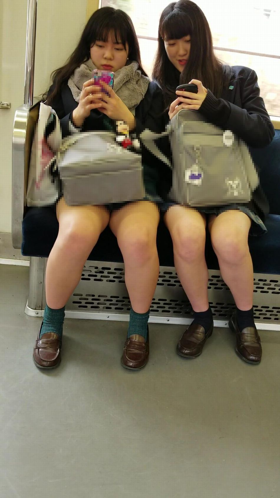 電車内での女子校生の日常vol018 (3)