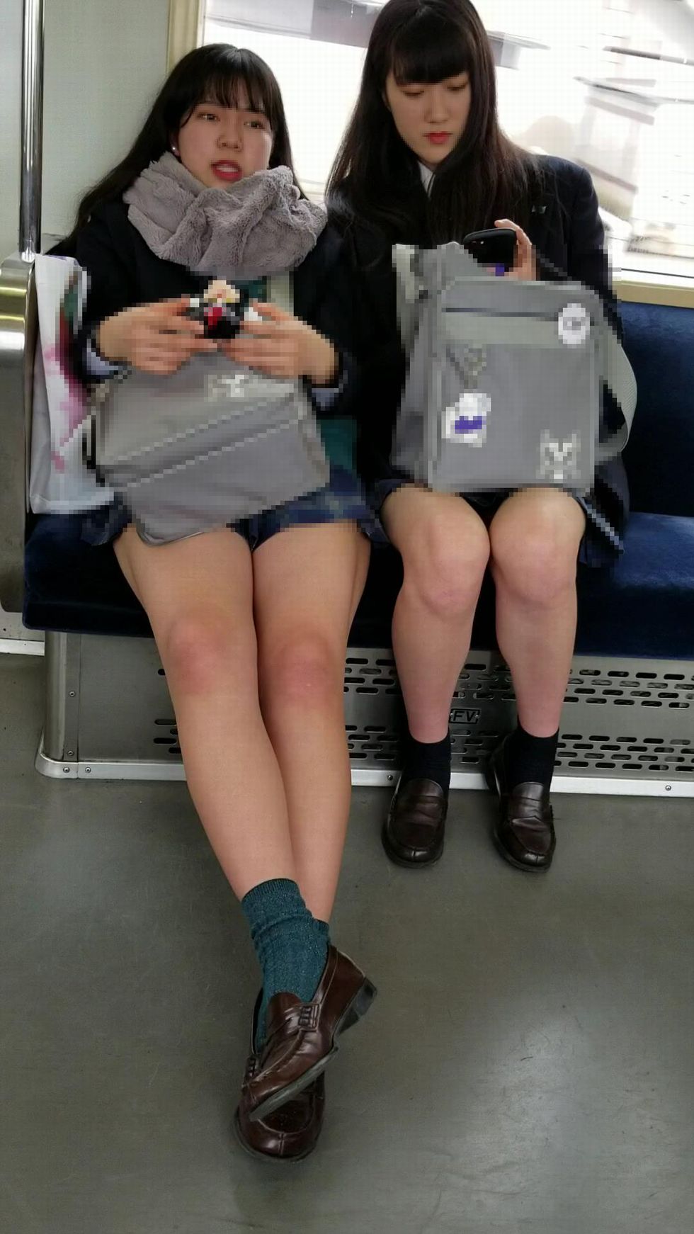 電車内での女子校生の日常vol018 (2)