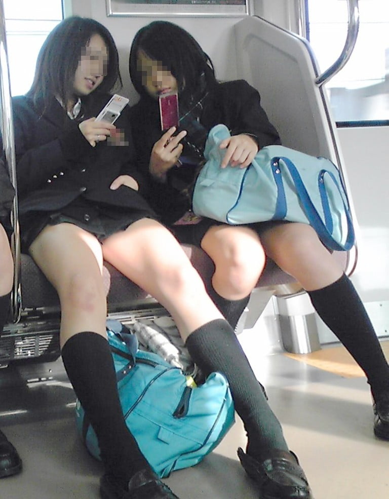 遭遇したら精子が作られそうな電車内での女子高生画像 (6)