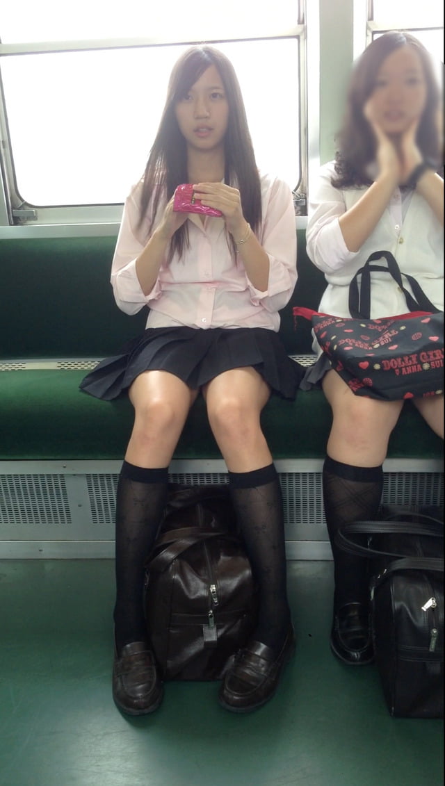 遭遇したら精子が作られそうな電車内での女子高生画像 (3)