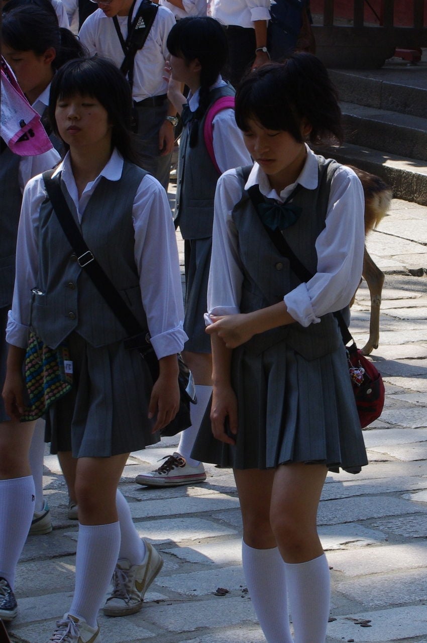 女子中学生 エロ画像｜パンチラとかも混じってますJC街撮りパート４