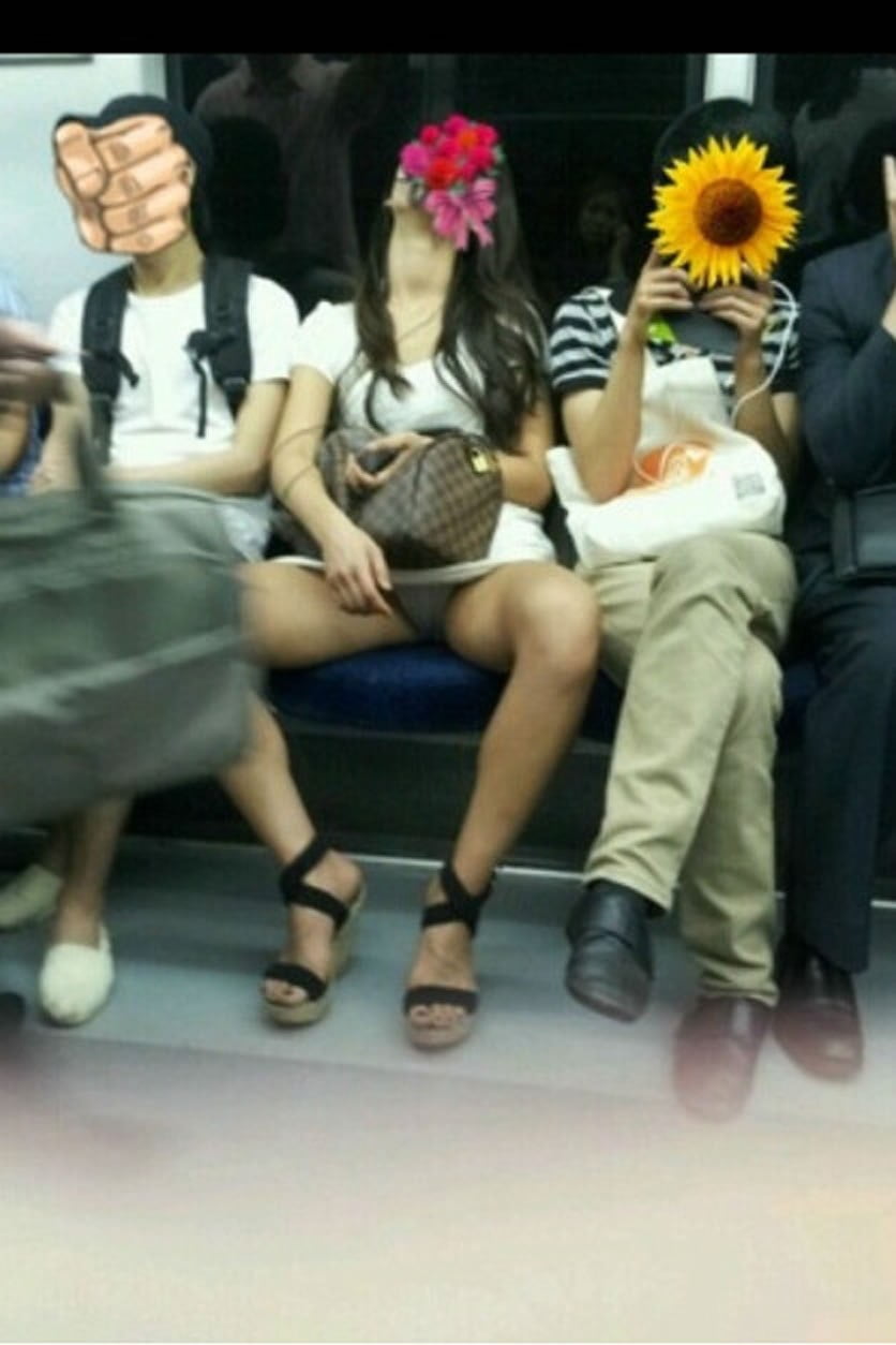【素人エロ画像】電車内ハプニング集→ガニ股になって爆睡している無防備な女の子も居ますねｗ