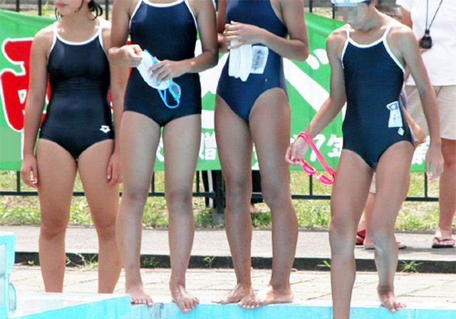 女子中学生画像｜スクール水着がキツそうな身体の女子中学生集団を隠し撮り 20枚