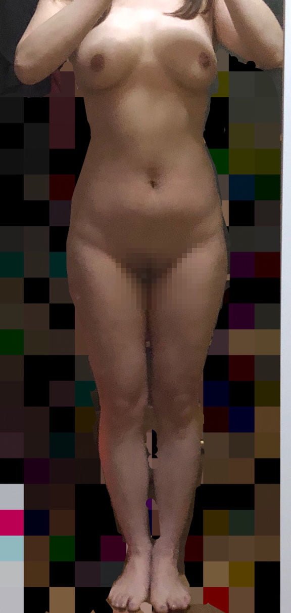 【素人エロ画像】スレンダー巨乳Dカップ腰もクビレたスタイル抜群な彼女の野外で裸を露出した