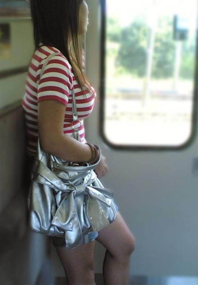 素人着衣巨乳エロ画像｜電車通勤が楽しくなるかもしれない。盗撮着衣巨乳画像 19枚