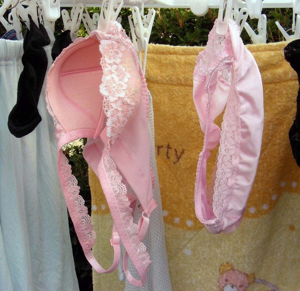 ベランダ パンティ 洗濯物エロ画像｜ベランダに干されてカラフルな下着を高画質で ...