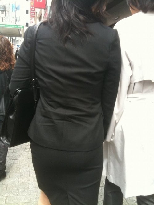 オフィスレディー街撮り画像｜OLスーツを着てるOLの女性の色気をまとめ　74枚