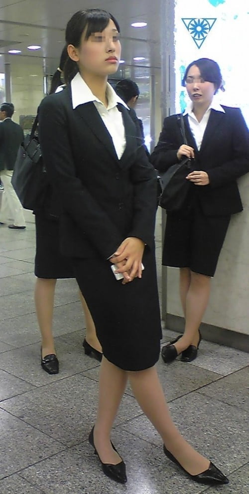 オフィスレディー街撮り画像｜OLスーツを着てるOLの女性の色気をまとめ　74枚