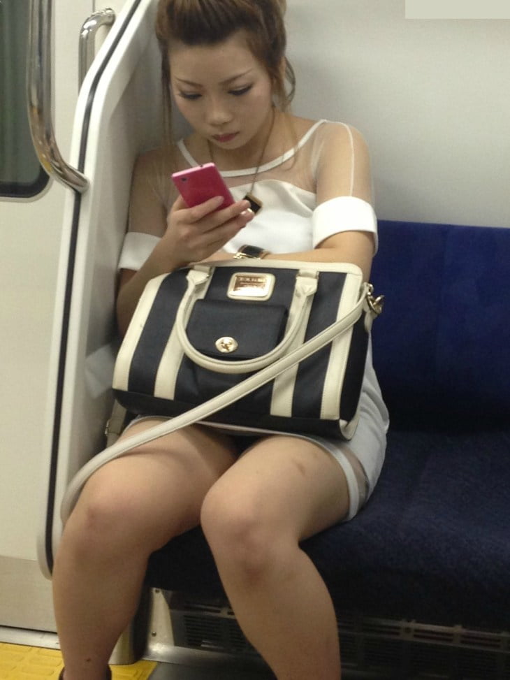 電車内盗撮画像｜電車で対面に座った美脚女性を無音カメラ等を駆使して撮ったと思われる脚エロ写真 120枚