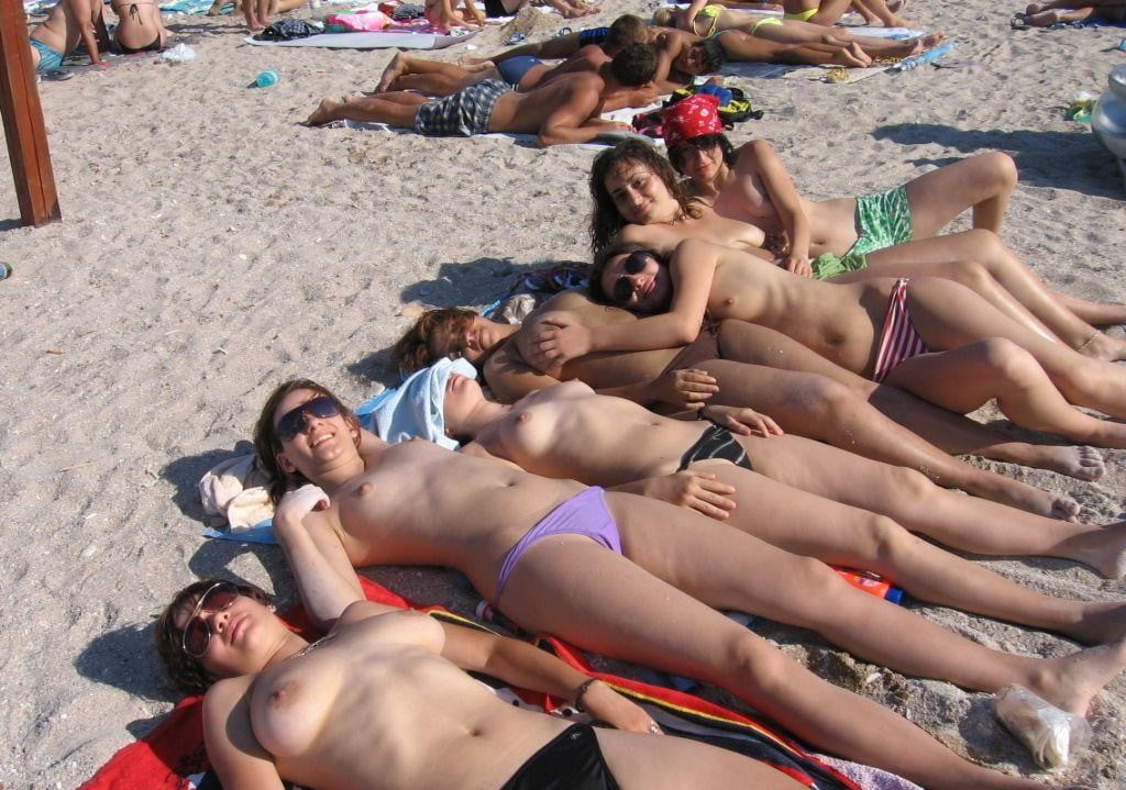 素人海外エロ画像｜ヌーディストビーチで盗撮した全裸女性のエロ画像