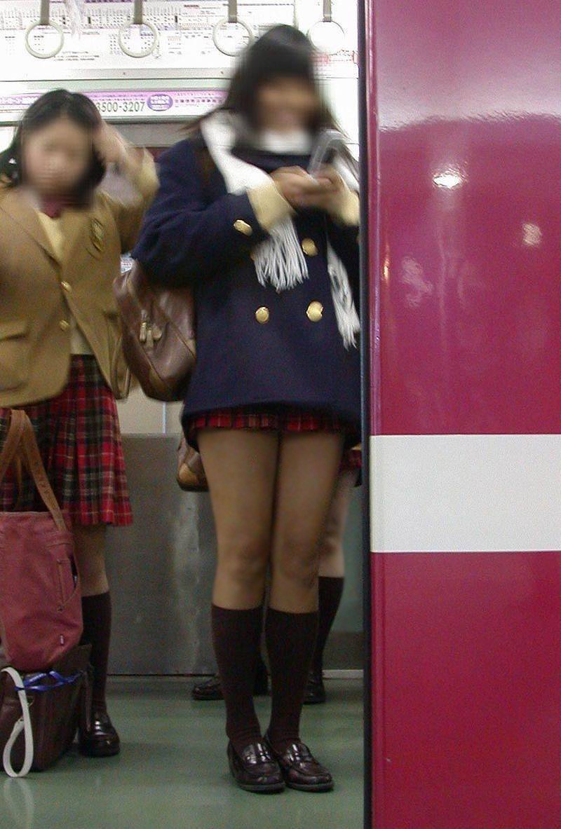 電車内で女子高生を撮影した (11)