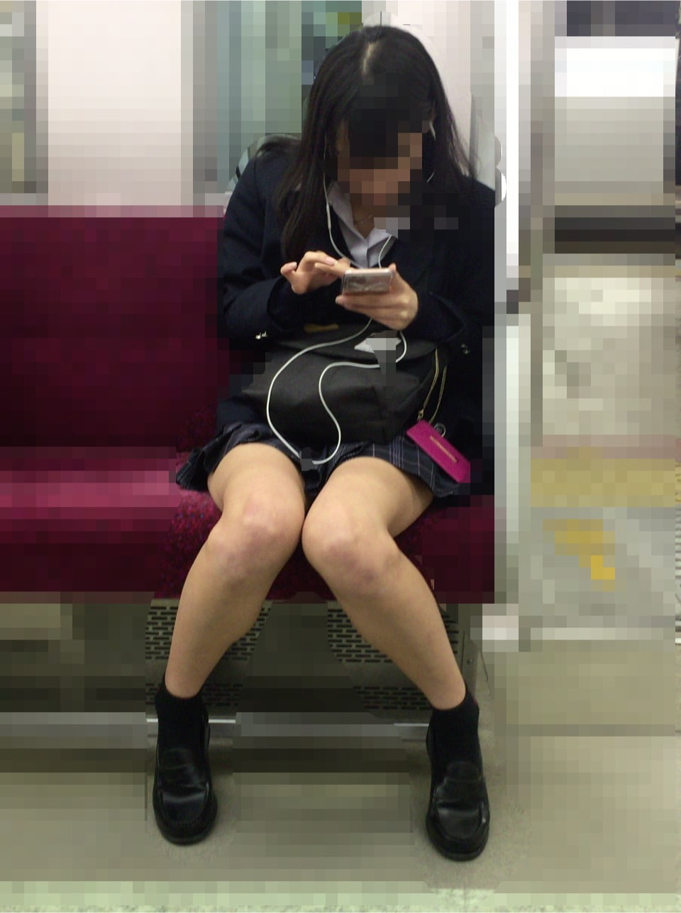 電車内で女子高生を撮影した (1)