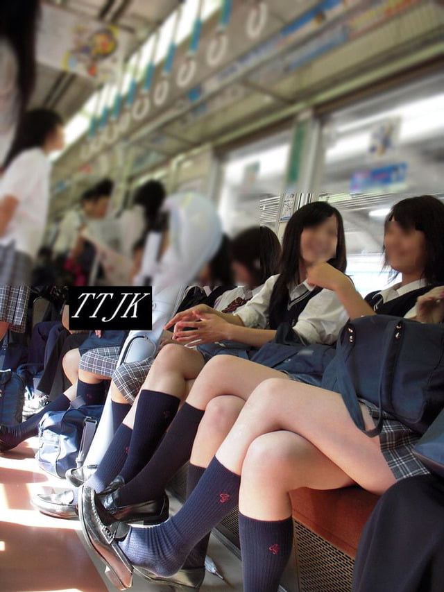 電車内で女子高生を撮影した (13)
