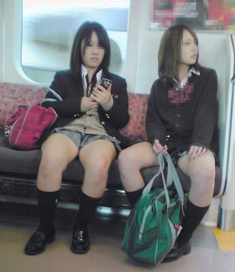 女子高生が電車にいるとムラムラしてくる (10)